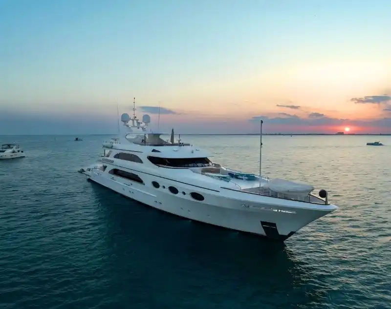 160' Miami Mega Yacht